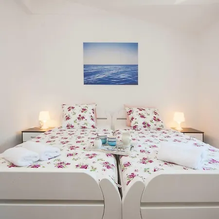 Apartmani Luka Vir Exterior photo
