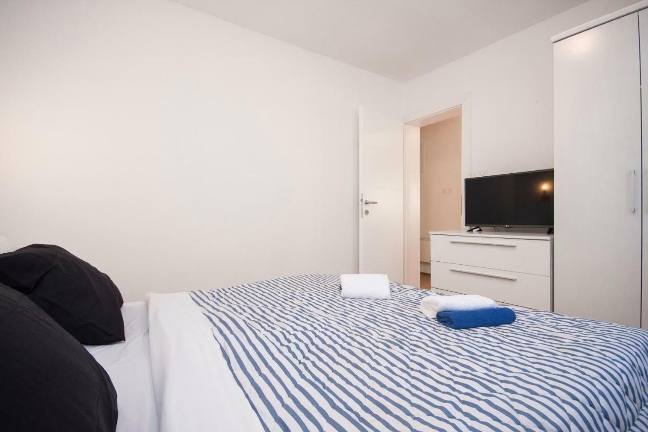 Luka Apartment Vir
